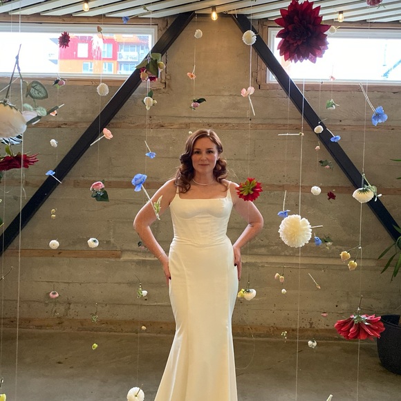 Alena Leena Plumeria Custom Design Wedding Dress - Picture 6 of 16